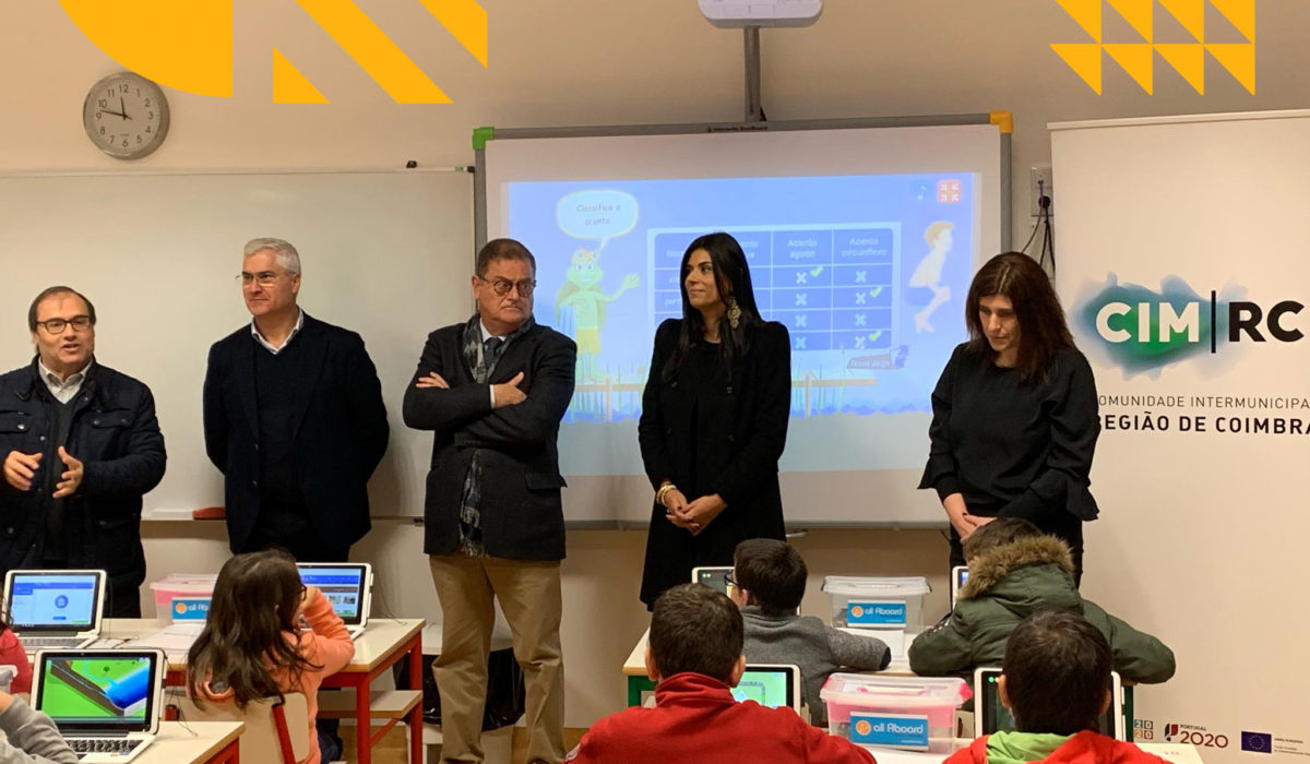 Sidónio Costa (AE Tábua), Mário Loureiro (Presidente CM Tábua) João Ataíde (Presidente da CIMRC), Cristina Oliveira (DGESTE) e Susana Mendes (CM Tàbua)