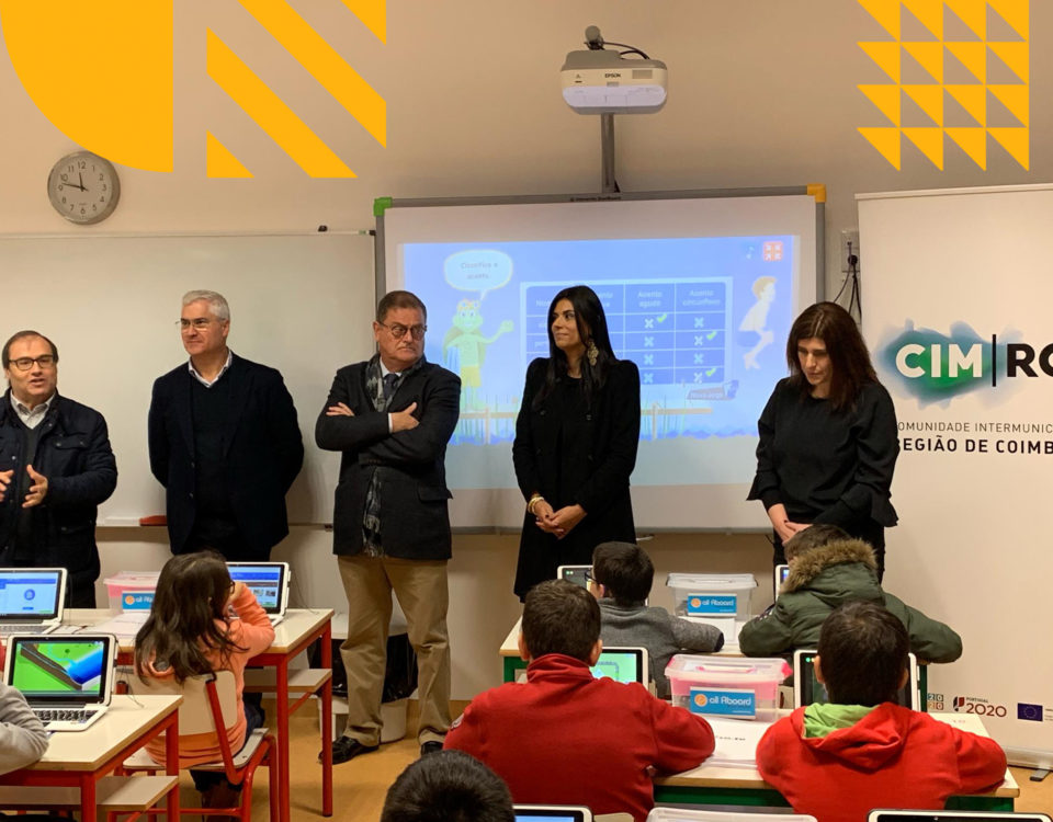 Sidónio Costa (AE Tábua), Mário Loureiro (Presidente CM Tábua) João Ataíde (Presidente da CIMRC), Cristina Oliveira (DGESTE) e Susana Mendes (CM Tàbua)