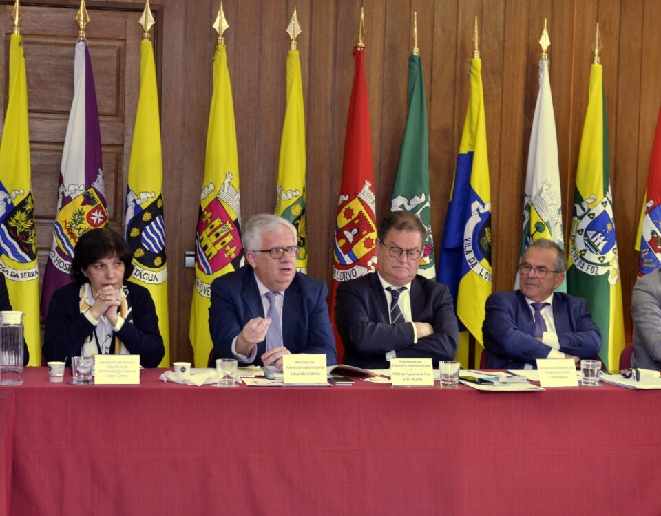 Ministro da Administração Interna, Eduardo Cabrita, com os autarcas da CIM Região de Coimbra